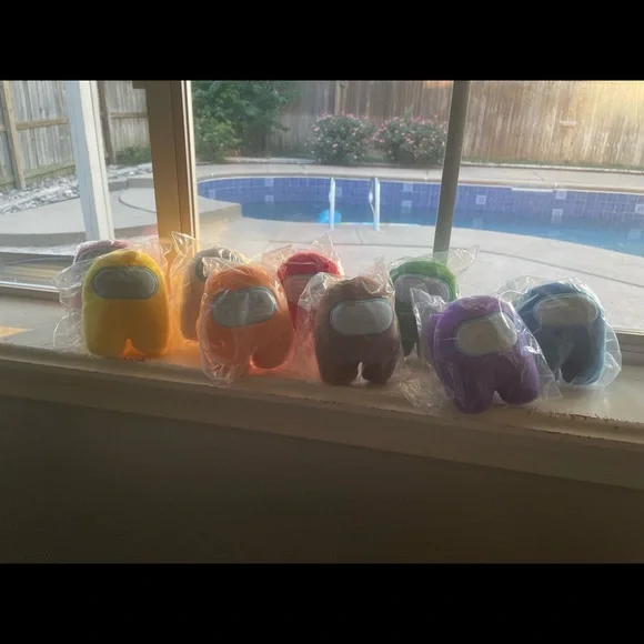 Among us - Picture 2 of 5